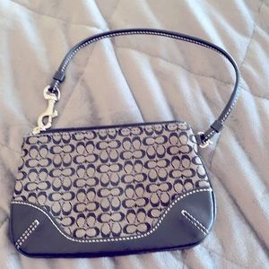 Coach Wristlet Black and gray tones.